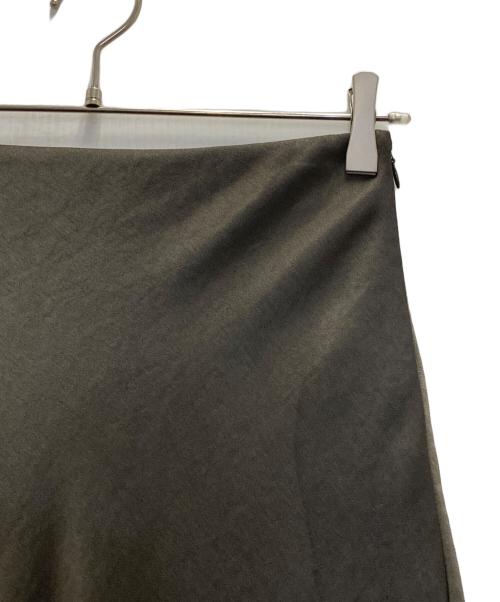 anuans（アニュアンス）anuans (アニュアンス) サテンバイアスナロースカート ブラウン サイズ:Ｍの古着・服飾アイテム