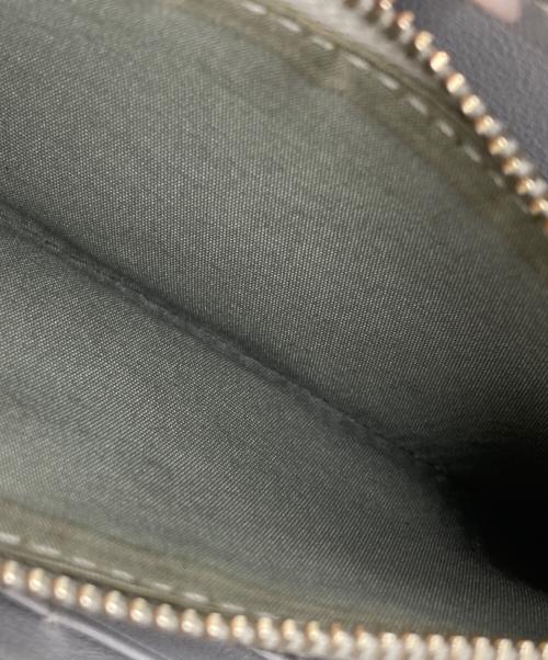 VALENTINO（ヴァレンティノ）VALENTINO (ヴァレンティノ) ロックスタッズ ラウンドファスナー 長財布 グレーの古着・服飾アイテム