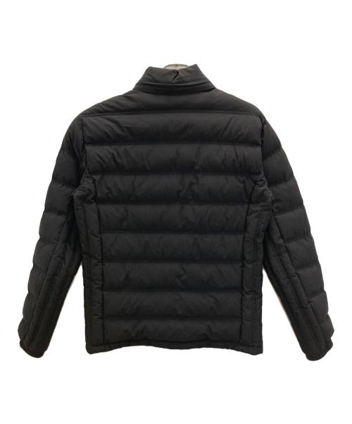 EA7（イーエーセブン）EA7 (イーエーセブン) エンブレムロゴダウンジャケット ブラック サイズ:XLの古着・服飾アイテム