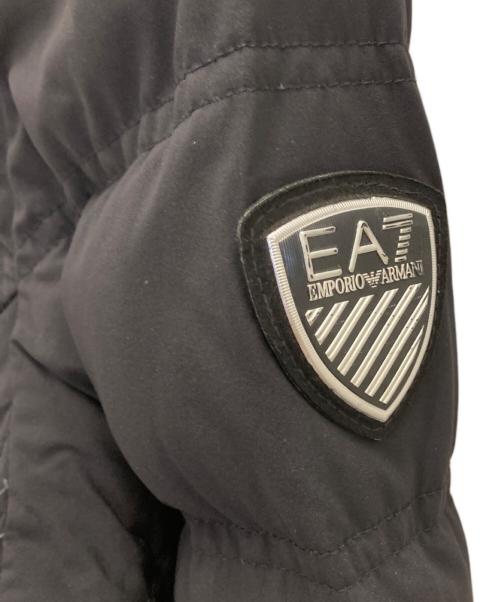 EA7（イーエーセブン）EA7 (イーエーセブン) エンブレムロゴダウンジャケット ブラック サイズ:XLの古着・服飾アイテム