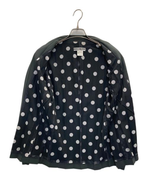 ISSEY MIYAKE WHITE LABEL（イッセイミヤケホワイトレーベル）ISSEY MIYAKE WHITE LABEL (イッセイミヤケホワイトレーベル) 裏地ドットプリーツジャケット グレー サイズ:SIZE 3の古着・服飾アイテム