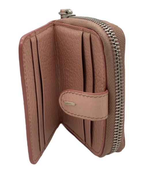 Maison Margiela（メゾンマルジェラ）Maison Margiela (メゾンマルジェラ) 2つ折り レザー ジップアラウンド ミニウォレット ピンクの古着・服飾アイテム