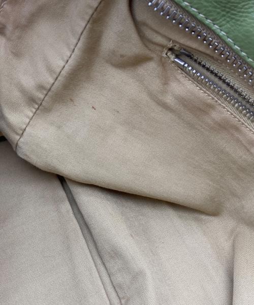 MIU MIU（ミュウミュウ）MIU MIU (ミュウミュウ) シルバーロゴプレートロングハンドルバッグ グリーンの古着・服飾アイテム