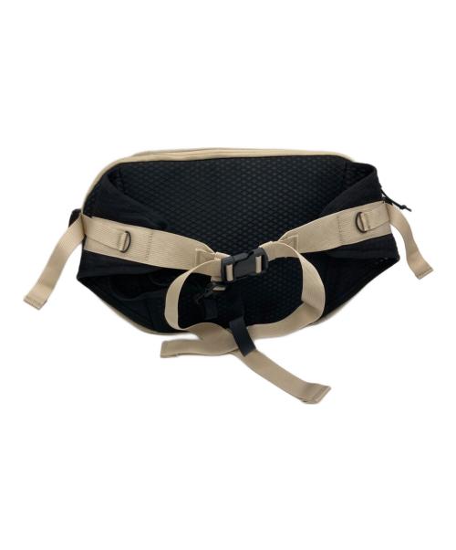 on（オン）On (オン) Sling Pack 9L ベージュの古着・服飾アイテム