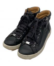 UGG（アグ）の古着「ジップハイカットスニーカー」｜ブラック