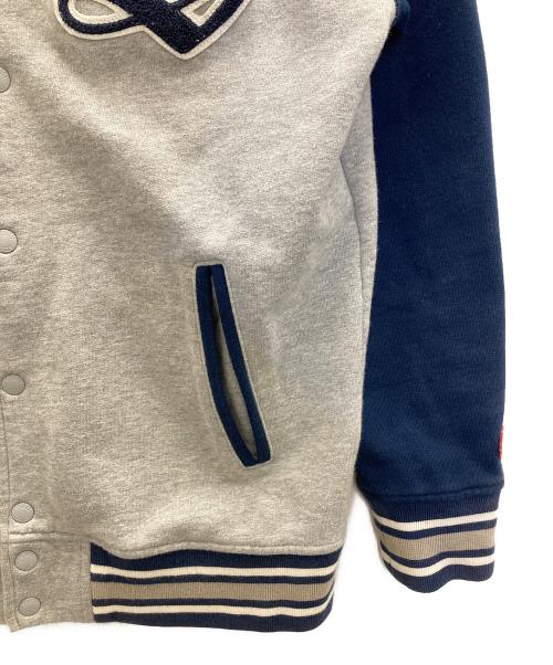 stussy（ステューシー）stussy (ステューシー) スタジャン グレー×ネイビー サイズ:Ｌの古着・服飾アイテム