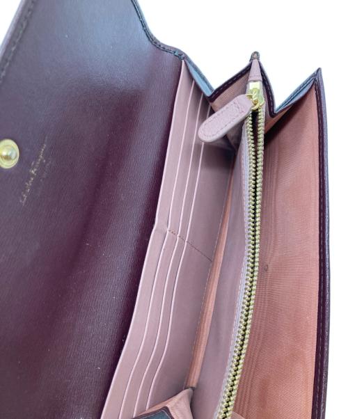 Salvatore Ferragamo（サルヴァトーレ フェラガモ）Salvatore Ferragamo (サルヴァトーレ フェラガモ) ガンチョシティ長財布 レッドの古着・服飾アイテム