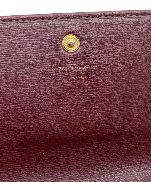 Salvatore Ferragamo（サルヴァトーレ フェラガモ）Salvatore Ferragamo (サルヴァトーレ フェラガモ) ガンチョシティ長財布 レッドの古着・服飾アイテム