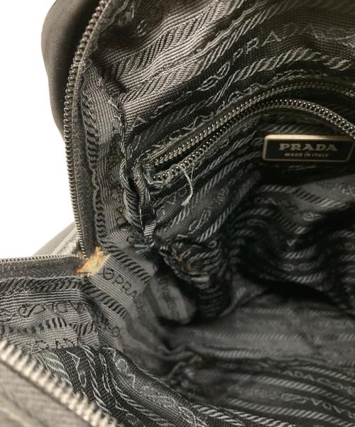 PRADA（プラダ）PRADA (プラダ) 三角ロゴプレートショルダーバッグ ブラックの古着・服飾アイテム
