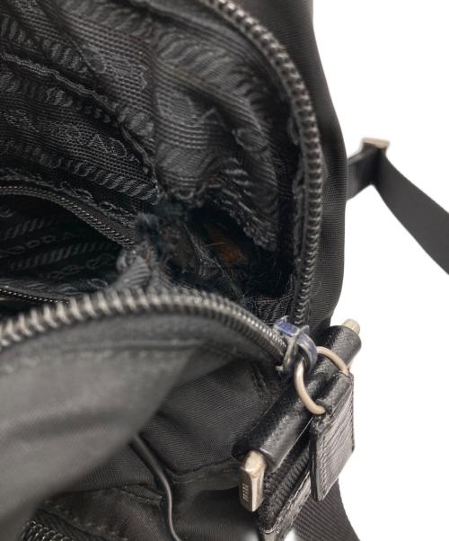 PRADA（プラダ）PRADA (プラダ) 三角ロゴプレートショルダーバッグ ブラックの古着・服飾アイテム