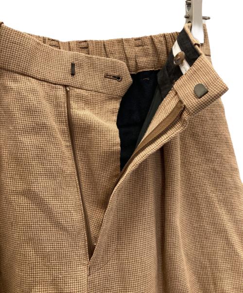 MARKWARE（マーカウェア）MARKWARE (マーカウェア) タックテーパードトラウザー ベージュ サイズ:Sの古着・服飾アイテム