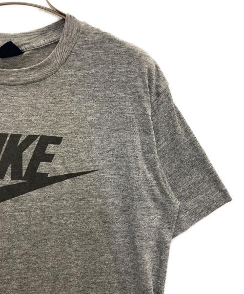 NIKE（ナイキ）NIKE (ナイキ) スウォッシュロゴ Tシャツ グレー サイズ:XLの古着・服飾アイテム