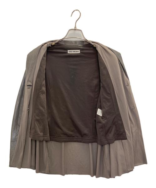 ISSEY MIYAKE（イッセイミヤケ）ISSEY MIYAKE (イッセイミヤケ) コーティング加工テーラードジャケット ブラウン サイズ:3の古着・服飾アイテム