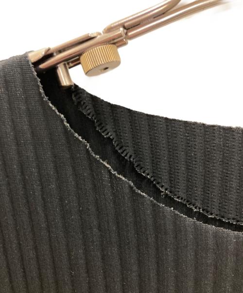 me ISSEY MIYAKE（ミーイッセイ ミヤケ）me ISSEY MIYAKE (ミーイッセイ ミヤケ) プリーツカットソー ブラック サイズ:FREEの古着・服飾アイテム