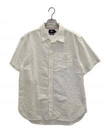 stussy（ステューシー）の古着「刺繍ロゴポケット半袖シャツ」｜ホワイト