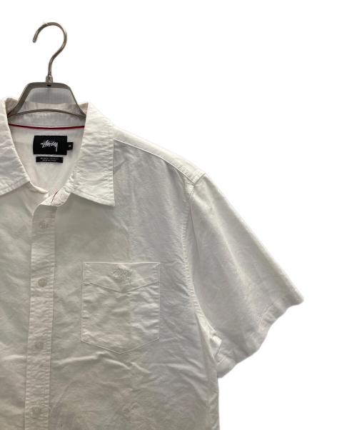 stussy（ステューシー）stussy (ステューシー) 刺繍ロゴポケット半袖シャツ ホワイト サイズ:Mの古着・服飾アイテム