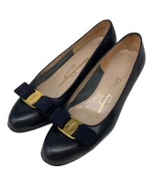 Salvatore Ferragamo（サルヴァトーレ フェラガモ）の古着「ヴァラリボンパンプス」｜ブラック