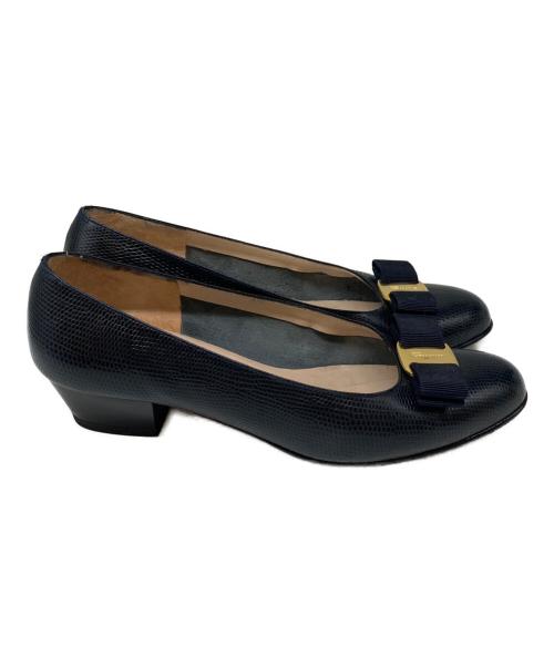 Salvatore Ferragamo（サルヴァトーレ フェラガモ）Salvatore Ferragamo (サルヴァトーレ フェラガモ) ヴァラリボンパンプス ブラック サイズ:25cmの古着・服飾アイテム