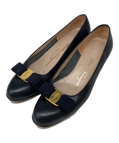 Salvatore Ferragamo（サルヴァトーレ フェラガモ）Salvatore Ferragamo (サルヴァトーレ フェラガモ) ヴァラリボンパンプス ブラック サイズ:25の古着・服飾アイテム