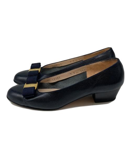 Salvatore Ferragamo（サルヴァトーレ フェラガモ）Salvatore Ferragamo (サルヴァトーレ フェラガモ) ヴァラリボンパンプス ブラック サイズ:25の古着・服飾アイテム