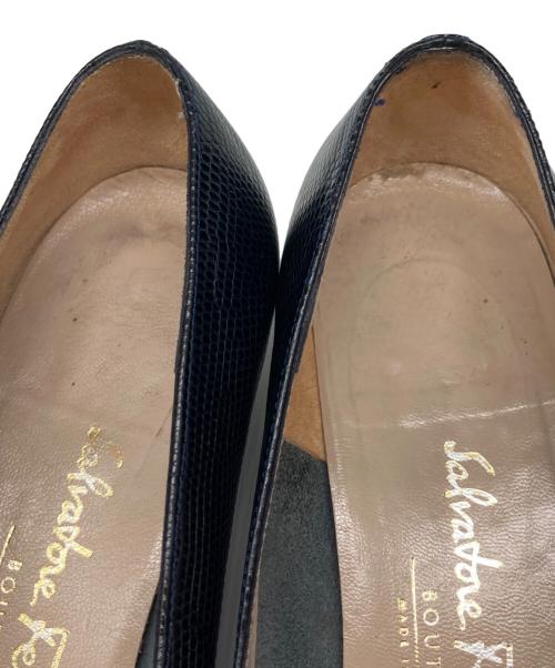 Salvatore Ferragamo（サルヴァトーレ フェラガモ）Salvatore Ferragamo (サルヴァトーレ フェラガモ) ヴァラリボンパンプス ブラック サイズ:25の古着・服飾アイテム