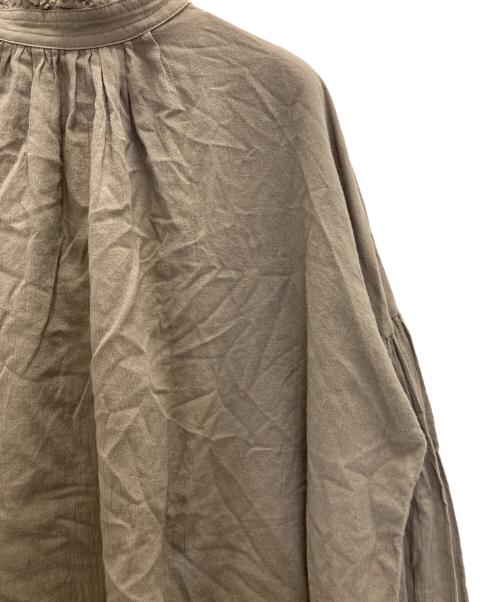 Whim Gazette（ウィムガゼット）Whim Gazette (ウィムガゼット) 2wayギャザーブラウス ベージュ サイズ:FREEの古着・服飾アイテム