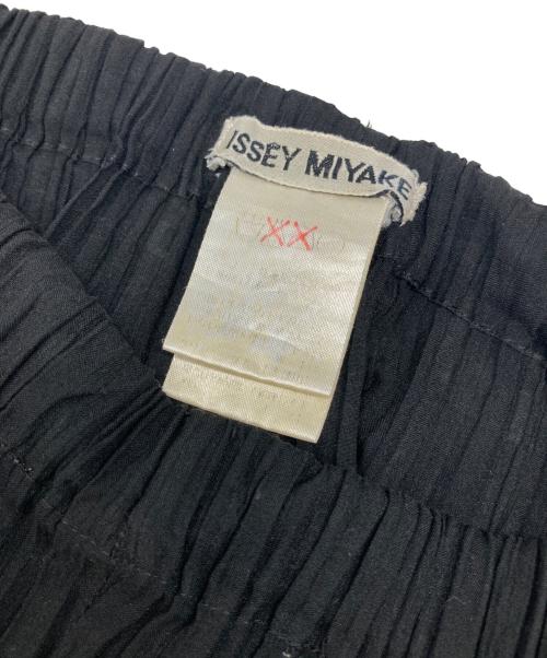 ISSEY MIYAKE（イッセイミヤケ）ISSEY MIYAKE (イッセイミヤケ) プリーツパンツ ブラック サイズ:Mの古着・服飾アイテム