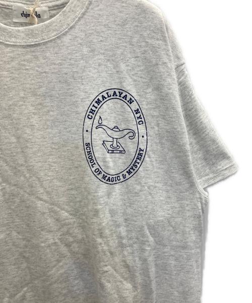 chimala（チマラ）chimala (チマラ) プリントTシャツ ライトグレー サイズ:S 未使用品の古着・服飾アイテム