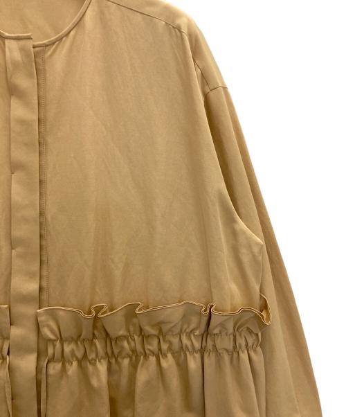 DRAWER（ドゥロワー）Drawer (ドゥロワー) ノーカラー ギャザードレス ベージュ サイズ:38の古着・服飾アイテム
