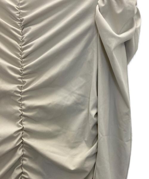 RANDEBOO（ランデブー）RANDEBOO (ランデブー) SHIRRING MELT DRESS アイボリー サイズ:FREEの古着・服飾アイテム