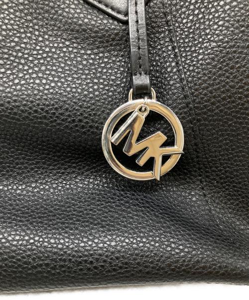 MICHAEL KORS（マイケルコース）MICHAEL KORS (マイケルコース) レザーチャームトートバッグ ブラックの古着・服飾アイテム