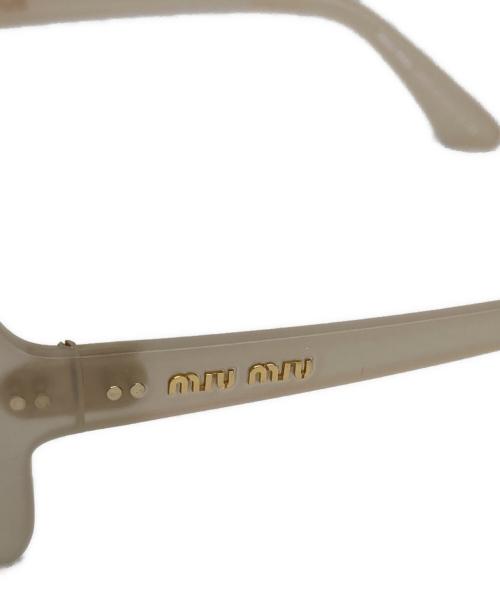 MIU MIU（ミュウミュウ）MIU MIU (ミュウミュウ) サングラス アイボリー サイズ:SIZE 65□16の古着・服飾アイテム