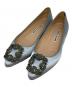 Manolo Blahnik（マノロブラニク）の古着「HANGISIFLAT FMC SATIN」｜グレー