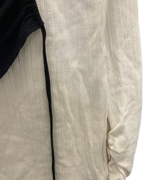 THINGS THAT MATTER（シングスザットマター）THINGS THAT MATTER (シングスザットマター) CONTRAST HIGH NECK RIB TOPS ホワイト×ブラック サイズ:FREEの古着・服飾アイテム