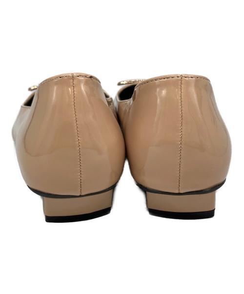 Roger Vivier（ロジェ ヴィヴィエ）Roger Vivier (ロジェ ヴィヴィエ) エナメルパンプス ピンクベージュ サイズ:37の古着・服飾アイテム