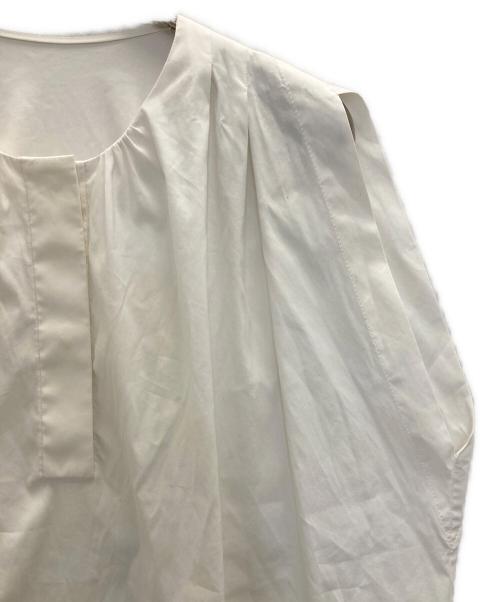 TOMORROW LAND collection（トゥモローランドコレクション）TOMORROW LAND collection (トゥモローランドコレクション) ストレッチブロード ショルダータックシャツ ホワイト サイズ:Sの古着・服飾アイテム