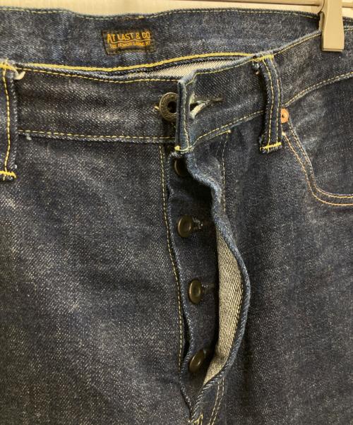 ATLAST & CO（アットラスト）ATLAST & CO (アットラスト) セルビッチデニムパンツ インディゴ サイズ:W32の古着・服飾アイテム