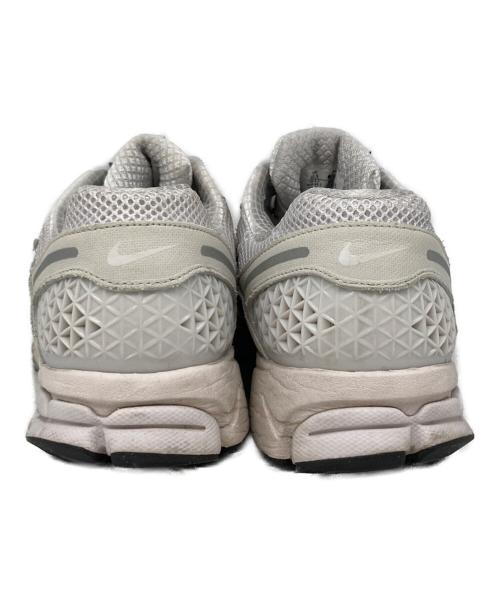 NIKE（ナイキ）NIKE (ナイキ) Zoom Vomero 5 ホワイト サイズ:28.5㎝の古着・服飾アイテム