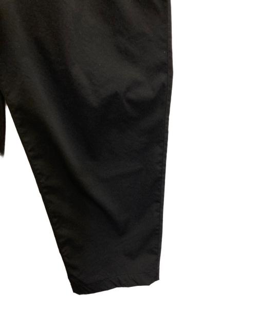 WHITE MOUNTAINEERING（ホワイトマウンテ二アニング）WHITE MOUNTAINEERING (ホワイトマウンテ二アニング) ツイルイージーパンツ ブラックの古着・服飾アイテム