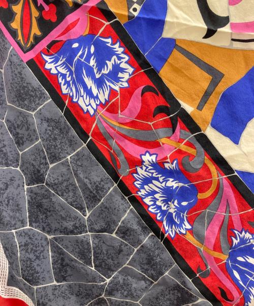 LOEWE（ロエベ）LOEWE (ロエベ) 大判シルクスカーフ レッドの古着・服飾アイテム