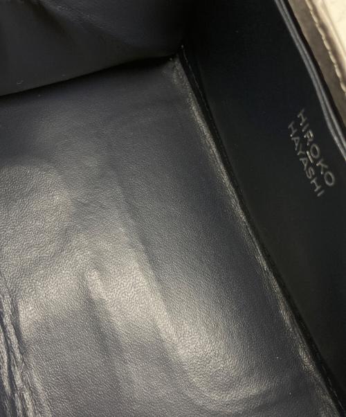 HIROKO HAYASHI（ヒロコ ハヤシ）HIROKO HAYASHI (ヒロコ ハヤシ) 2つ折り財布 シルバーの古着・服飾アイテム