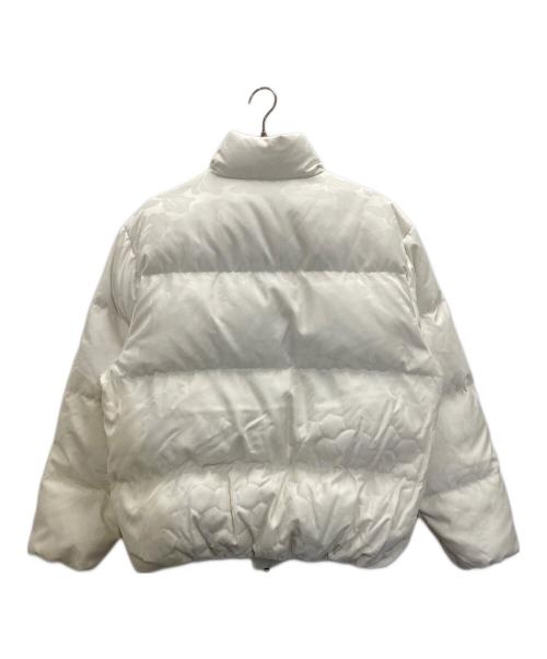 A BATHING APE（アベイシングエイプ）A BATHING APE (アベイシングエイプ) TONAL SOLID CAMO PUFFER DOWN JACKET ホワイト サイズ:Mの古着・服飾アイテム