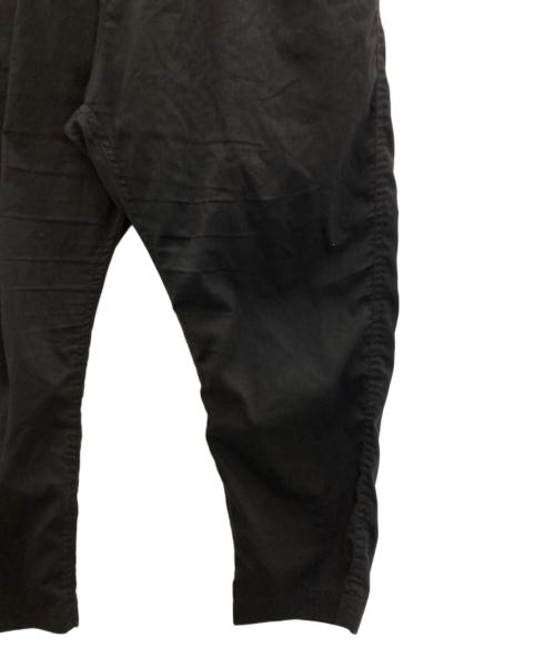 WHITE MOUNTAINEERING（ホワイトマウンテ二アニング）WHITE MOUNTAINEERING (ホワイトマウンテ二アニング) TAPERED PANTS ブラックの古着・服飾アイテム