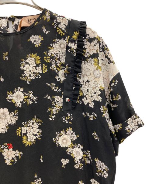 N°21（ヌメロヴェントゥーノ）N°21 (ヌメロヴェントゥーノ) 花柄シルクブラウス ブラック サイズ:36の古着・服飾アイテム