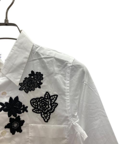 COMME des GARCONS COMME des GARCONS（コムデギャルソン コムデギャルソン）COMME des GARCONS COMME des GARCONS (コムデギャルソン コムデギャルソン) 花柄デザインシャツブラウス ホワイト サイズ:SIZE SSの古着・服飾アイテム