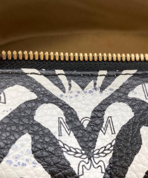 MCM（エムシーエム）MCM (エムシーエム) 2WAY スタッズハンドバッグ ブラック×ホワイトの古着・服飾アイテム