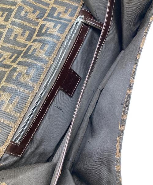 FENDI（フェンディ）FENDI (フェンディ) ズッカ柄マンマバケットショルダーバッグ ブラウンの古着・服飾アイテム