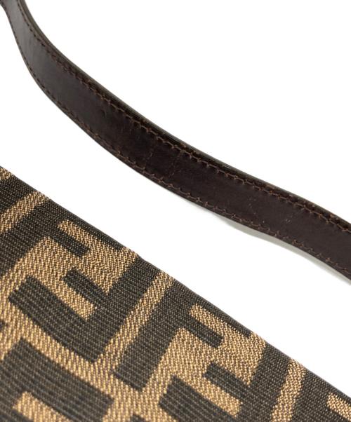 FENDI（フェンディ）FENDI (フェンディ) ズッカ柄マンマバケットショルダーバッグ ブラウンの古着・服飾アイテム