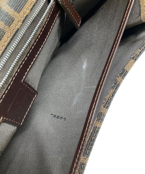 FENDI（フェンディ）FENDI (フェンディ) ズッカ柄マンマバケットショルダーバッグ ブラウンの古着・服飾アイテム