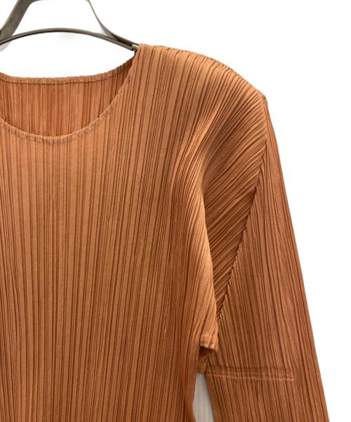 ISSEY MIYAKE（イッセイミヤケ）ISSEY MIYAKE (イッセイミヤケ) プリーツカットソー オレンジ サイズ:Ｍの古着・服飾アイテム